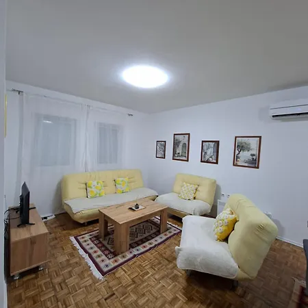 E&a Jasmina Okanovic Apartamento Gradacac