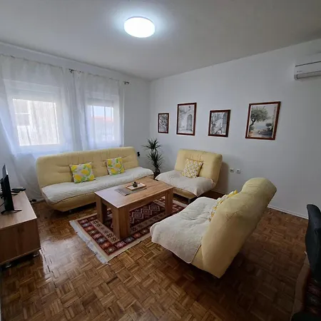 E&a Jasmina Okanovic Apartamento Gradacac